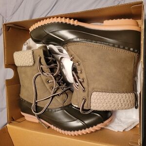 Size 10 WIDE - CLOUDWALKERS - Lexi Sweater Trim Weather Boot Brown With Box